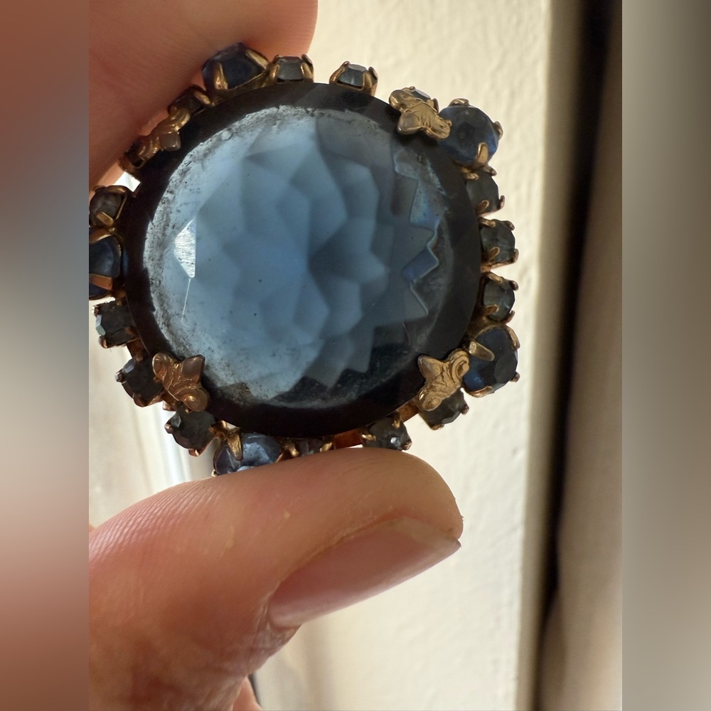 1920’s Art Deco Vintage Large Blue Faceted Glass and Gold Tone Brooch